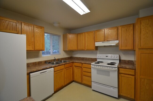 Building Photo - Corner Lot 4 Bedroom With AC!