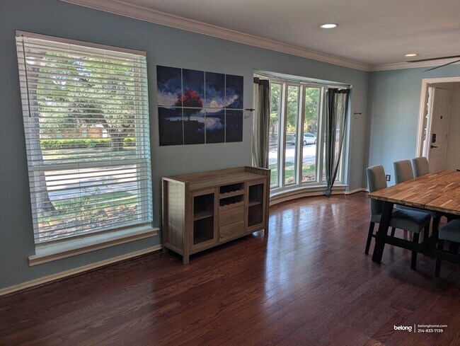 Foto del edificio - 1406 N Trail Dr
