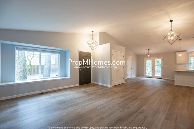 Foto del edificio - Beautifully Updated Three Bedroom Lake Osw...
