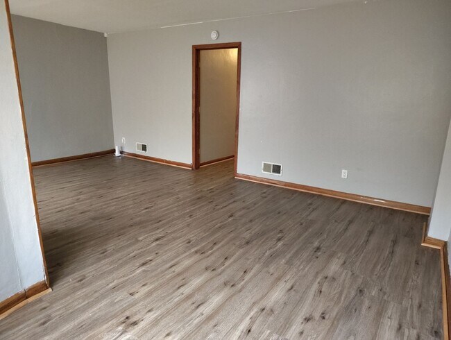 Foto del edificio - 2425-27 W Greenfield Ave