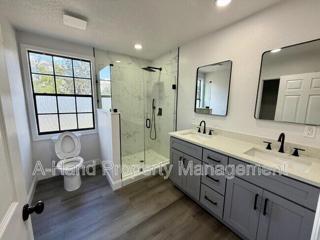 Foto del edificio - 15945 Villa City Rd