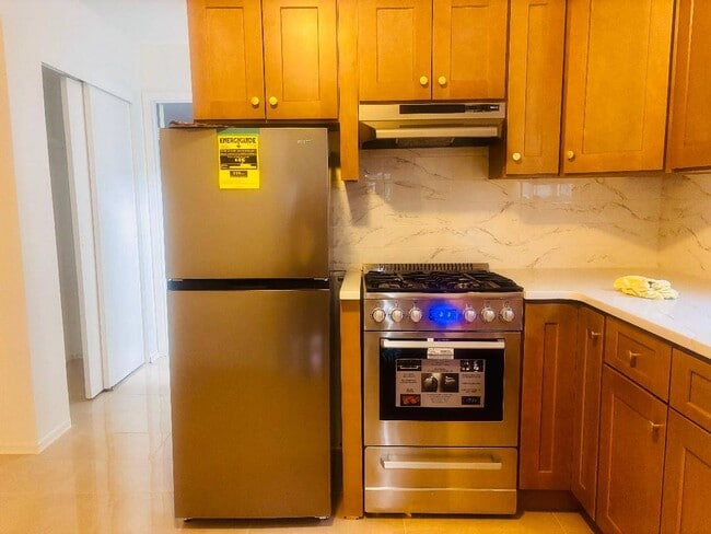 Foto del edificio - 134 Woodbine Ave