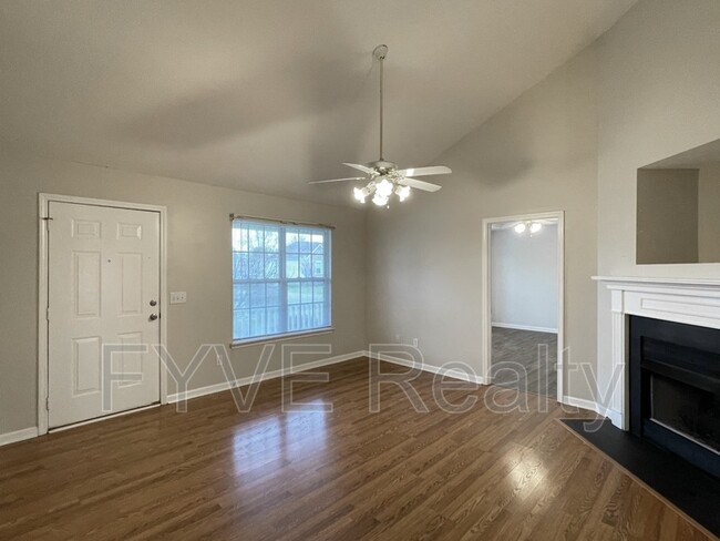 Building Photo - 510 Summit Way