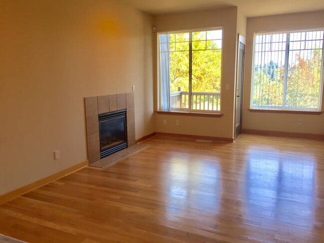 Building Photo - 3 bedroom in Seattle WA 98115