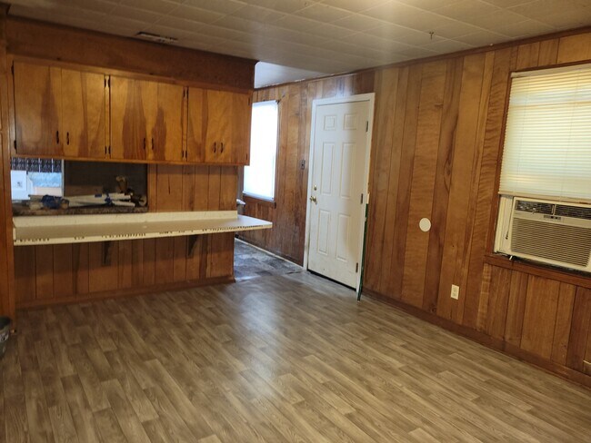 Building Photo - 2425 Ruby Dr