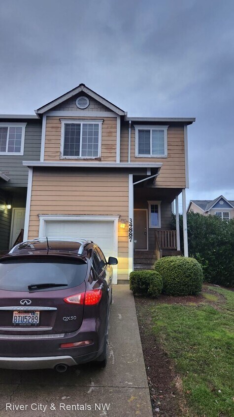 Foto principal - 3 br, 2.5 bath House - 34887 Burt Rd