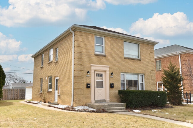 Building Photo - 8823 W Burleigh St