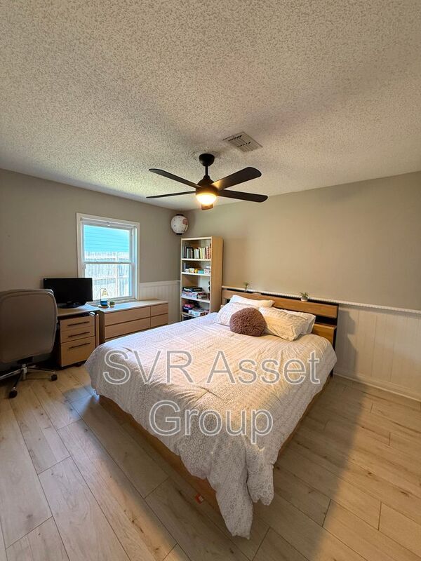 Building Photo - 432 Helmsman Ln