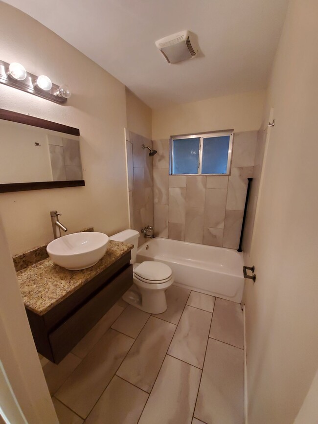 Building Photo - 2403 Ventura Dr