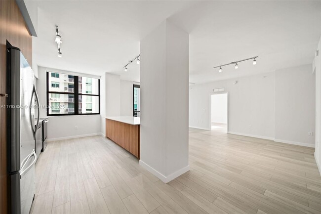 Foto del edificio - 555 NE 8th St