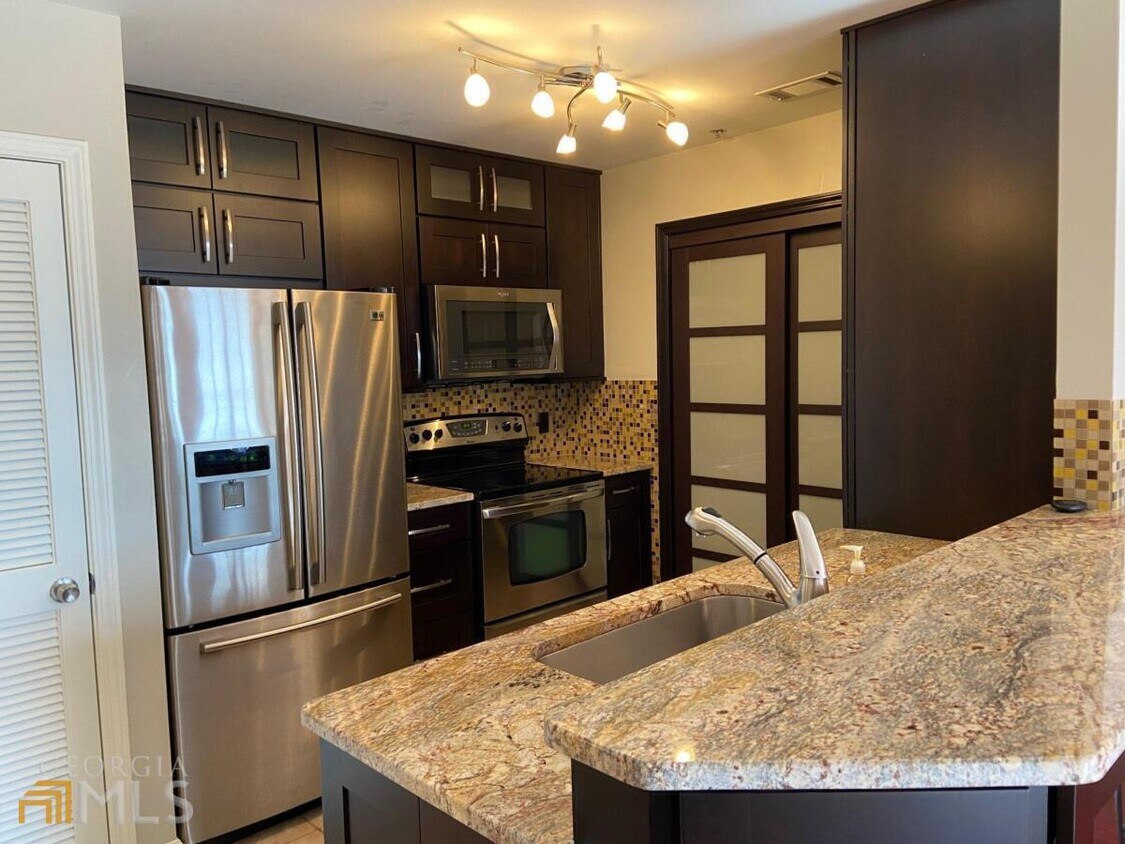 Foto principal - 1101 Juniper St NE