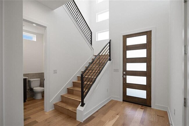 Foto del edificio - 6321 Keegans Dr