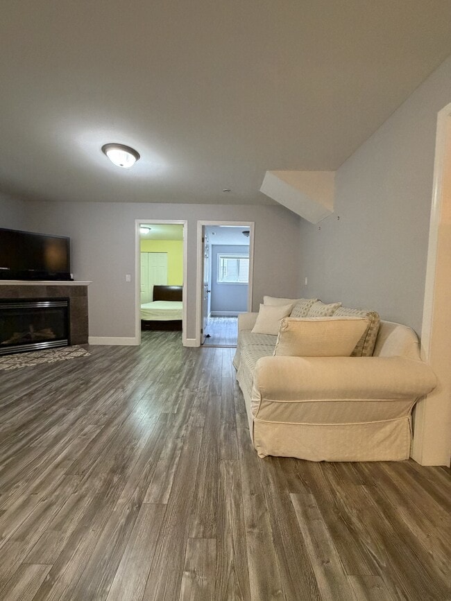 Building Photo - 35258 Firdale Ave