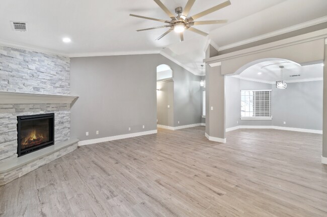 Foto del edificio - 3451 Woodbury Dr