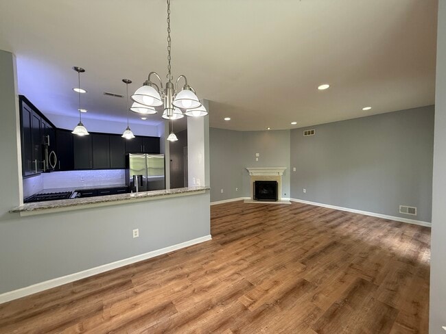 Building Photo - 77 Pinehurst Dr
