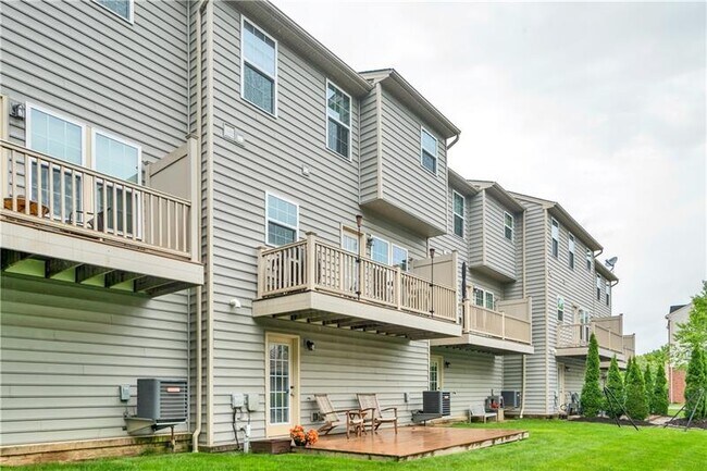 Building Photo - 1503 Pointe View Dr