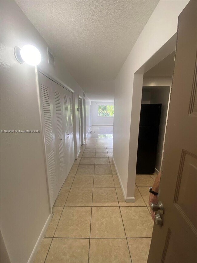 Foto del edificio - 6930 Miami Gardens Dr