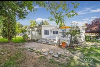 Building Photo - 337 2nd Ave W