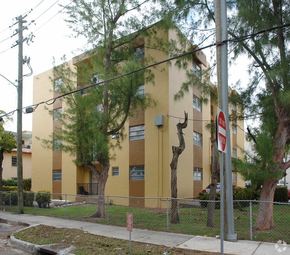 Building Photo - 409 SW 8th Ave
