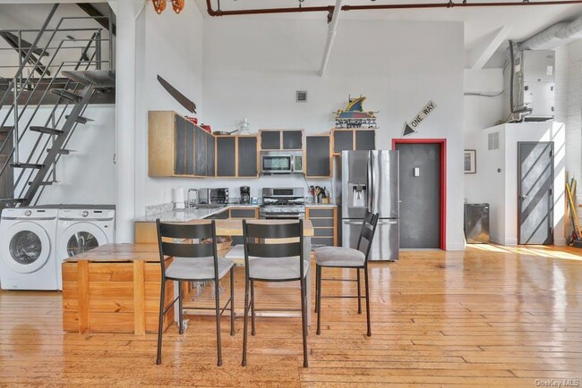 Building Photo - 52 Webster Ave