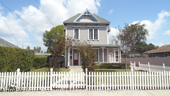 Building Photo - 5 br, 2 bath House - 163 S. Cypress St.
