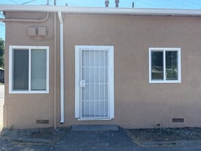 Building Photo - 316 6th St