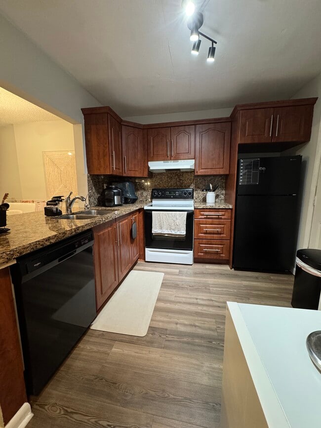 Building Photo - 410 NW 68th Ave