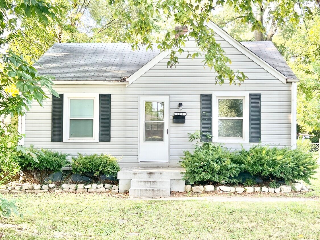 Primary Photo - 4317 Sunset Ave
