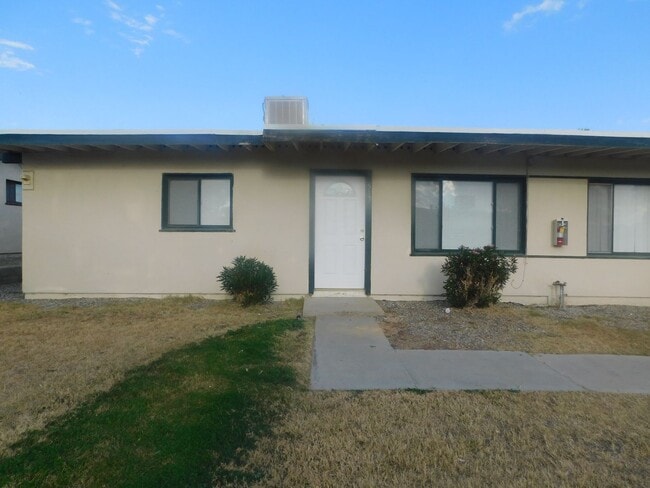 Building Photo - 517 Palm Dr