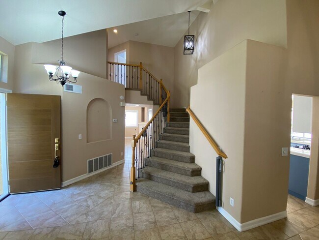 Building Photo - Quartz Hill Beauty