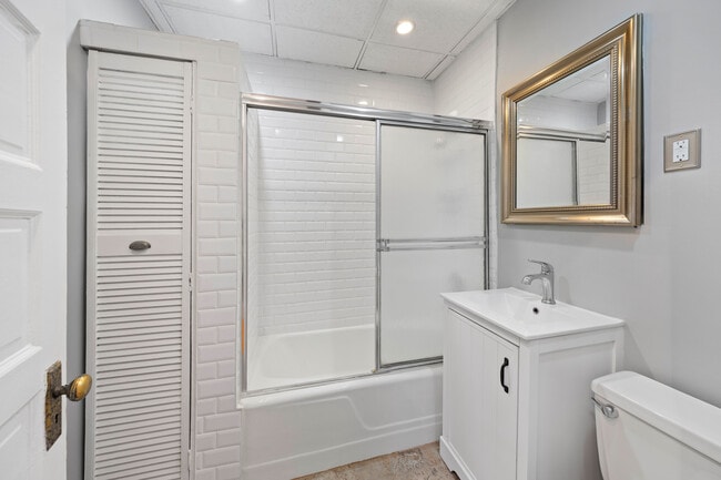 Building Photo - 3915 N Seeley Ave