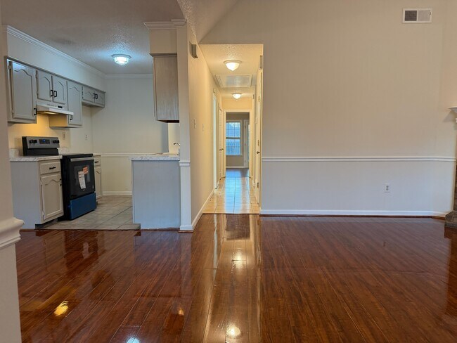 Foto del edificio - 6893 Snyder Rd