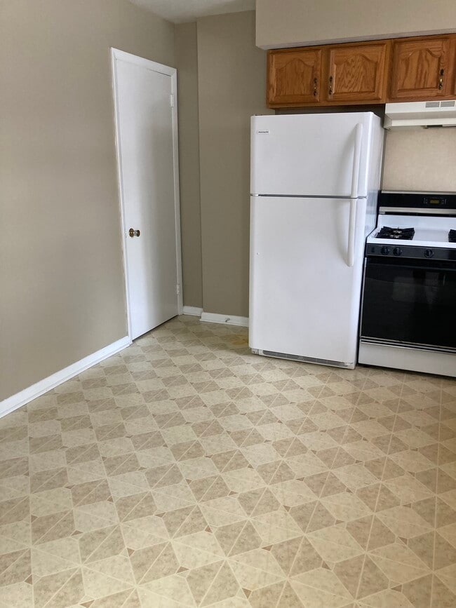 Building Photo - 1436 North Rd SE