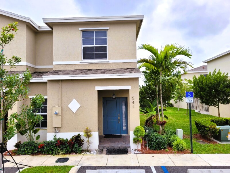 Foto principal - 541 NE 4th Ln