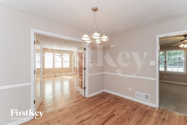 Foto del edificio - 2835 Twin Springs Dr