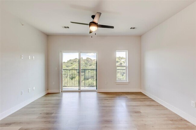Foto del edificio - 2500 Longview St