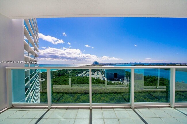 Building Photo - 100 Bayview Dr