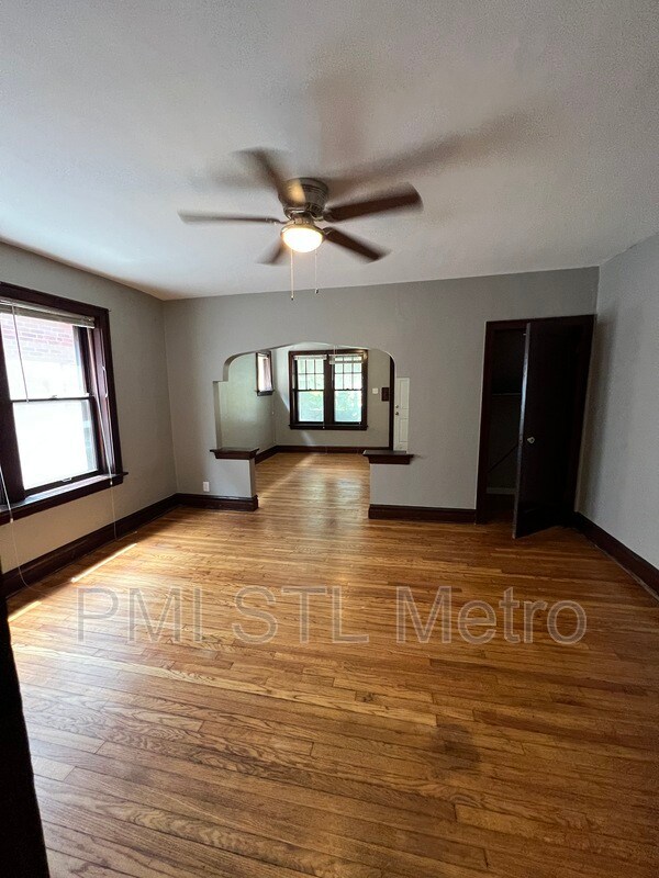 Foto del edificio - 4018-4020 Hydraulic Ave