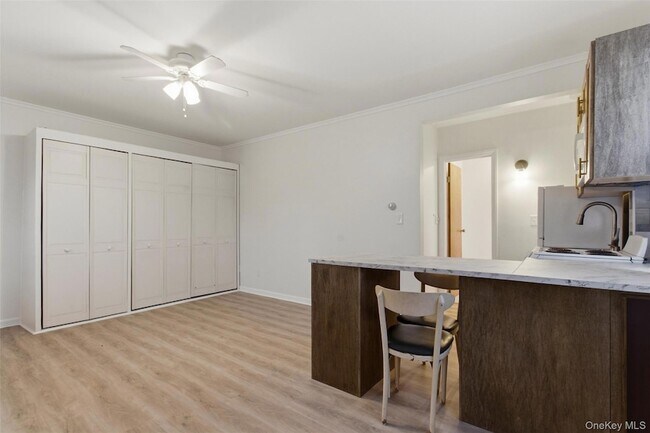 Foto del edificio - 1751 Route 6 Unit Unit A