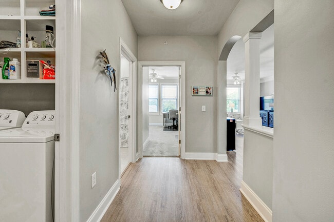 Building Photo - 1401 Coopers Hill Dr