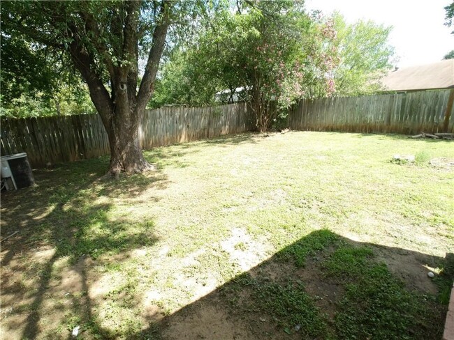 Building Photo - 521 Chisholm Valley Dr