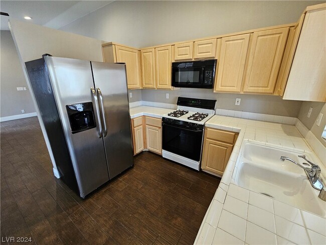Building Photo - 9428 Vista Ridge Ave