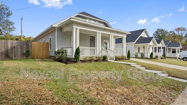 Photo - 1068 Bruce St House