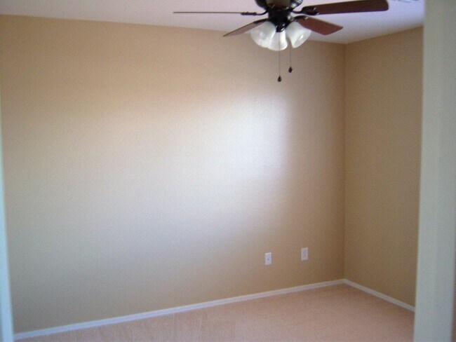 Foto del edificio - GREAT 4BEDROOM/3BATH HOME WITH ALL THAT YO...