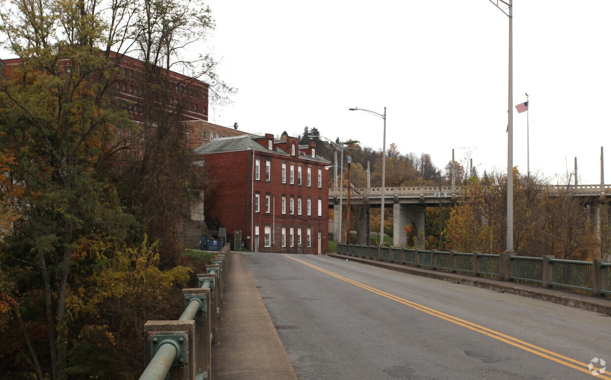 Building Photo - 200 Cleveland Ave