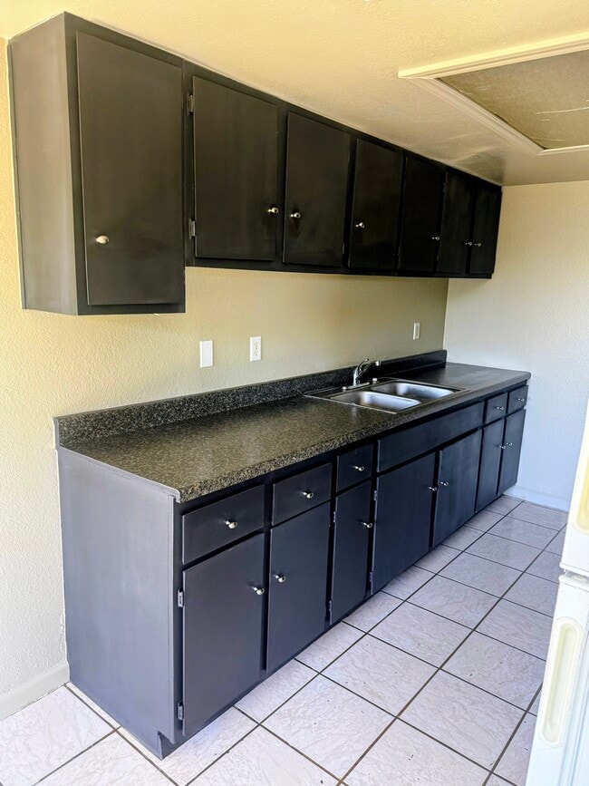 Building Photo - 329 W Wilson St