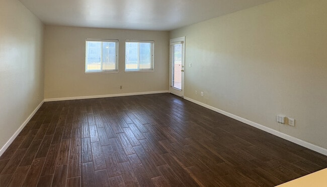 Building Photo - 8889 Caminito Plaza Centro