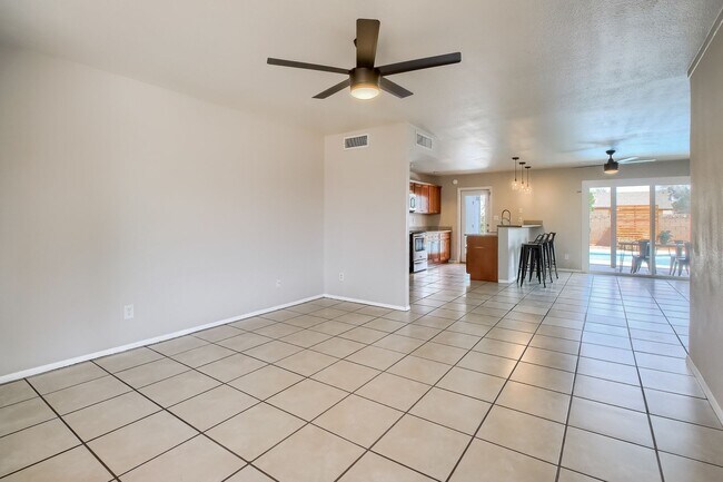 Building Photo - 4 Bedroom single family home in Tempe