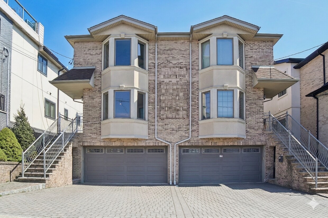 Photo - 182 Princeton Ln (Palisades Park, NJ)