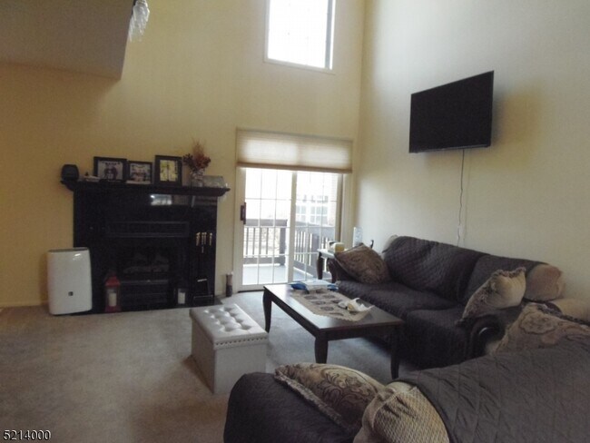 Building Photo - 261 De Rose Ct